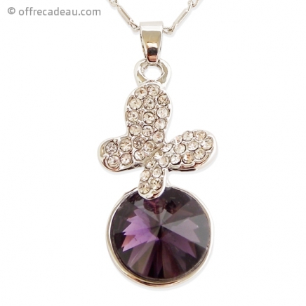 Collier argenté et son pendentif papillon à strass et sa fausse pier