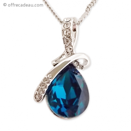 Collier avec un pendentif en goutte bleue et un strass