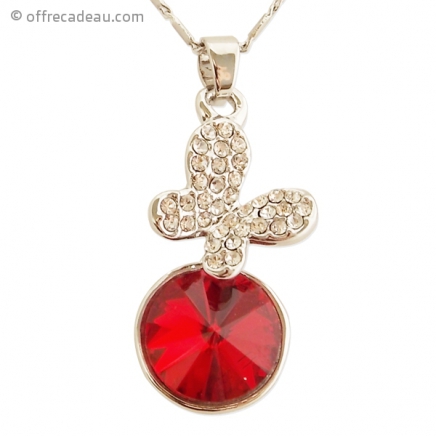 Collier argentée avec pendentif papillon et fausse pierre rouge