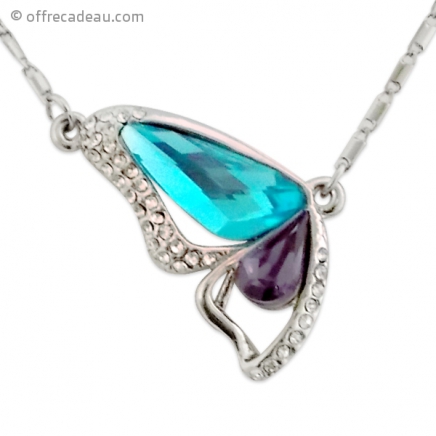 Collier avec pendentif papillon de faux cristaux mauve et turquoise