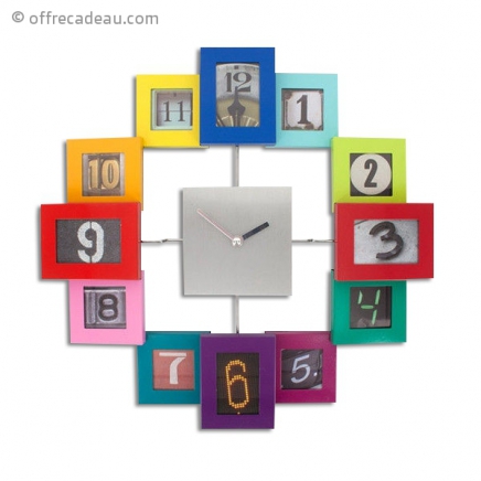 Horloge murale avec 12 cadres photos multicolores