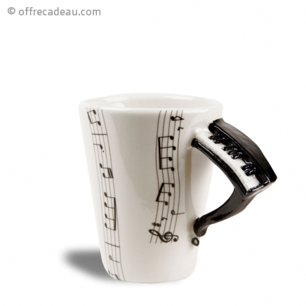 Tasse avec partition de musique et anse en piano