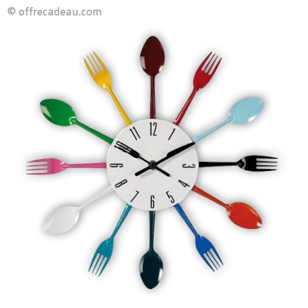 Horloge murale en fourchettes et cuillères colorées