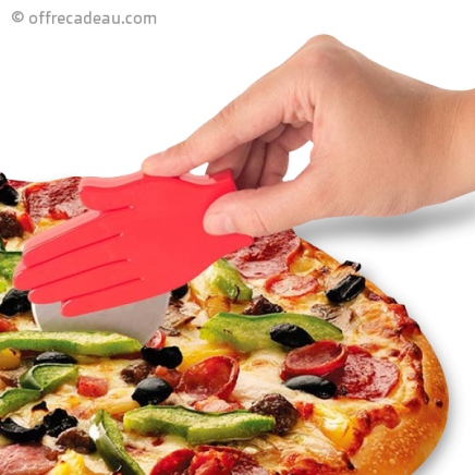 Roulette pour couper les pizzas en forme de main