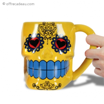 Tasse avec tête de mort mexicaine colorée