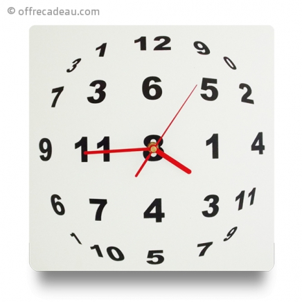 Horloge carré avec illision otique sphère