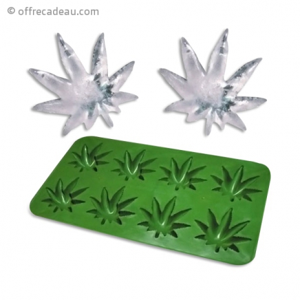 Le bac à glaçons en feuilles de cannabis